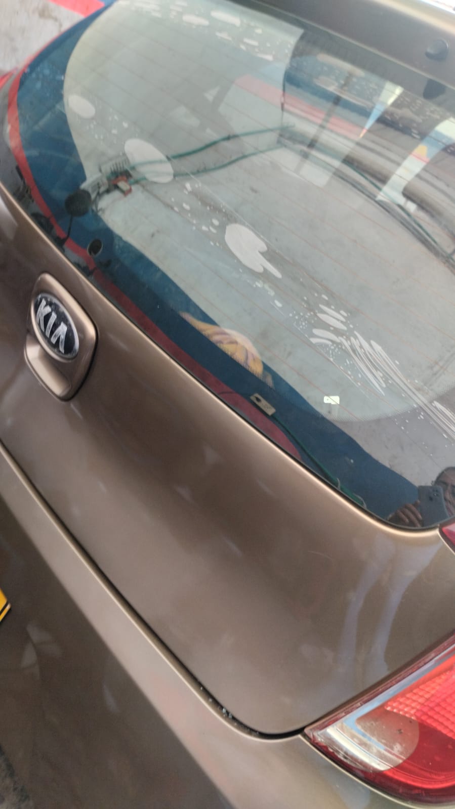 Kia Picanto después de reparación de latonería y pintura en Barranquilla